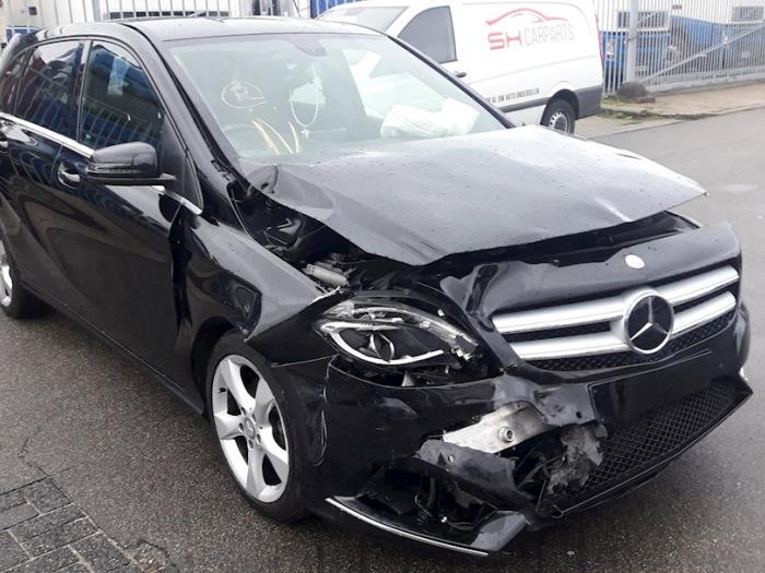 Mercedes B 1.5 B-180 CDI,d 16V Samochód złomowany (2014, Czarny)