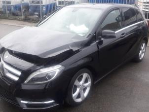 Mercedes B 1.5 B-180 CDI,d 16V Samochód złomowany (2014, Czarny)