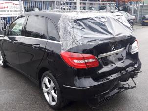 Mercedes B 1.5 B-180 CDI,d 16V Samochód złomowany (2014, Czarny)