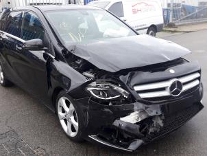 Mercedes B 1.5 B-180 CDI,d 16V Samochód złomowany (2014, Czarny)