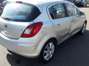 Opel Corsa D 1.4 16V Twinport Épave (2007, Gris argenté)