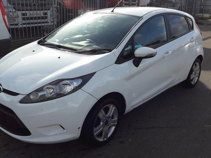 Ford Fiesta 6 1.25 16V Épave (2012, Blanc, Aluminium)