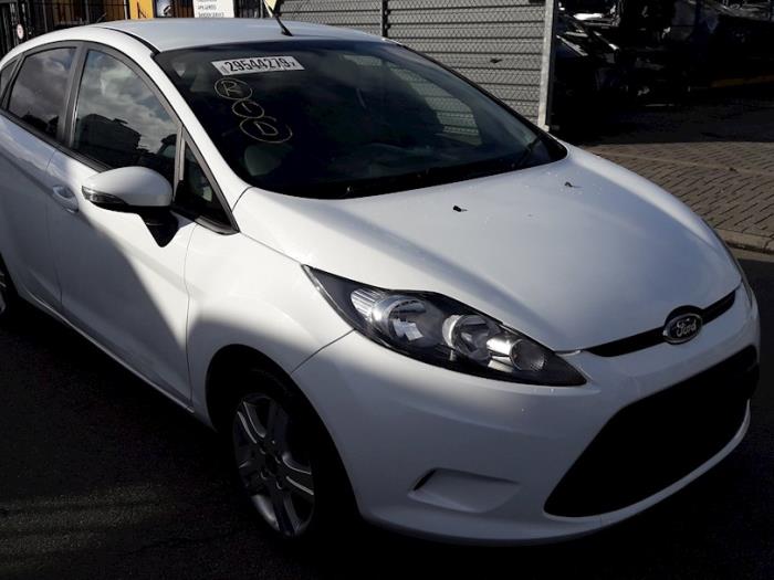 Ford Fiesta 6 1.25 16V Épave (2012, Blanc, Aluminium)