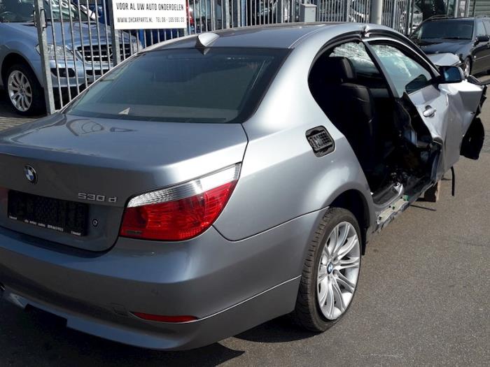 BMW 5 serie 530d 24V Épave (2005, Métallisé, Gris argenté)
