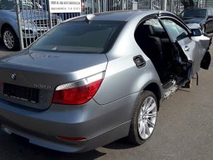 BMW 5 serie 530d 24V Épave (2005, Métallisé, Gris argenté)