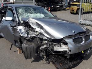 BMW 5 serie 530d 24V Épave (2005, Métallisé, Gris argenté)