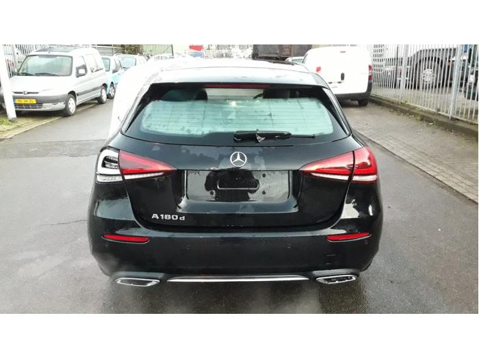 Mercedes A 1.5 A-180d Épave (2020, Noir)