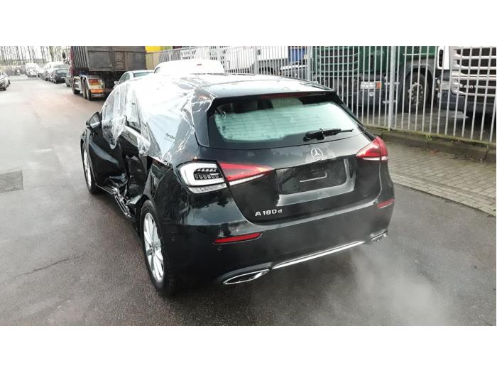 Mercedes A 1.5 A-180d Épave (2020, Noir)