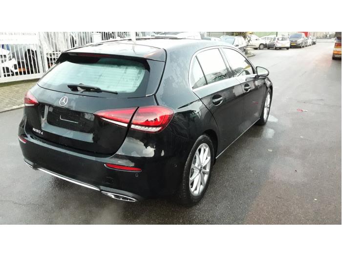 Mercedes A 1.5 A-180d Épave (2020, Noir)