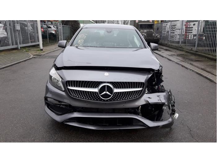 Mercedes A 1.5 A-180 CDI, A-180d 16V Épave (2016, Gris)