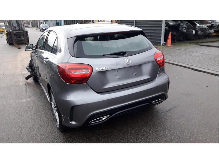 Mercedes A 1.5 A-180 CDI, A-180d 16V Épave (2016, Gris)
