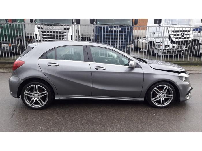 Mercedes A 1.5 A-180 CDI, A-180d 16V Épave (2016, Gris)