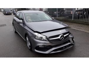 Mercedes A 1.5 A-180 CDI, A-180d 16V Épave (2016, Gris)