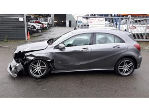 Mercedes A 1.5 A-180 CDI, A-180d 16V Épave (2016, Gris)