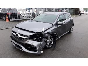 Mercedes A 1.5 A-180 CDI, A-180d 16V Épave (2016, Gris)