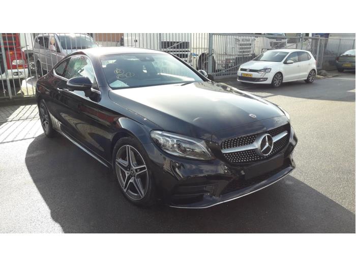 Mercedes C C-220d 2.0 Turbo 16V Vehículo de desguace (2019, Negro)