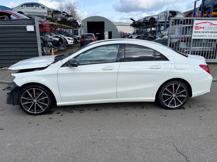 Mercedes CLA 1.6 CLA-180 16V Épave (2014, Blanc)