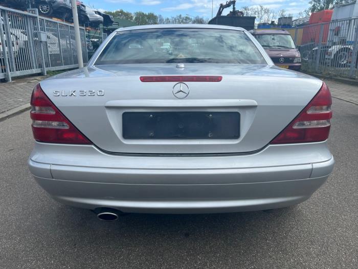 Mercedes SLK 3.2 320 V6 18V Salvage vehicle (2000, Silver grey)