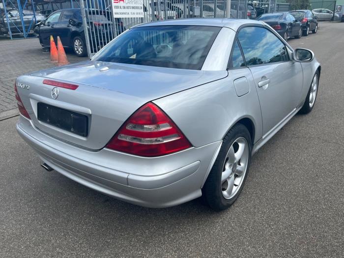 Mercedes SLK 3.2 320 V6 18V Vehículo de desguace (2000, Gris plateado)