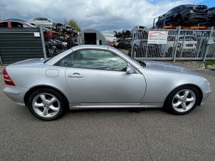 Mercedes SLK 3.2 320 V6 18V Vehículo de desguace (2000, Gris plateado)