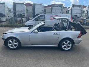 Mercedes SLK 3.2 320 V6 18V Vehículo de desguace (2000, Gris plateado)