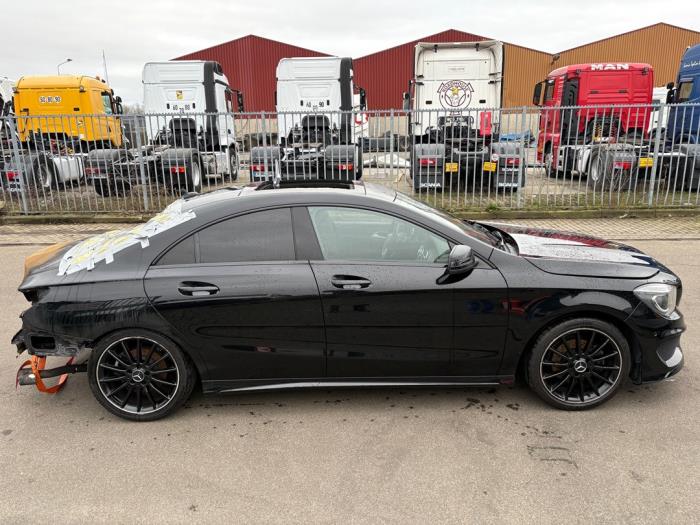 Mercedes CLA 1.6 CLA-200 16V Schrottauto (2014, Schwarz)