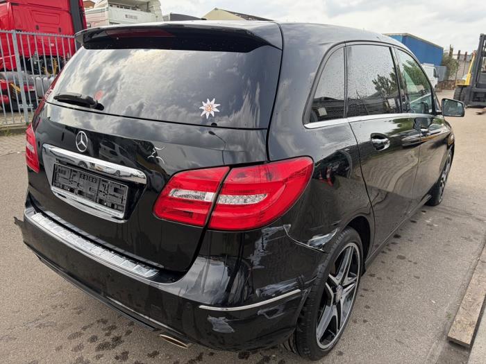 Mercedes B 2.0 B-250 BlueEFFICIENCY Turbo 16V Samochód złomowany (2013, Czarny)