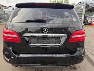 Mercedes B 2.0 B-250 BlueEFFICIENCY Turbo 16V Samochód złomowany (2013, Czarny)