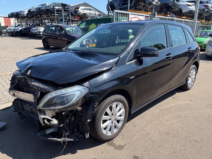 Mercedes B 1.6 B-180 BlueEFFICIENCY Turbo 16V  (Rozbiórka)