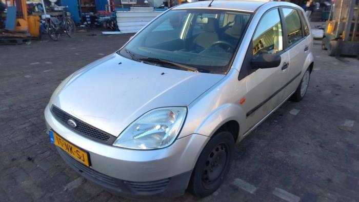 Ford Fiesta 5 1.4 16V Samochód złomowany (2003, Szary)