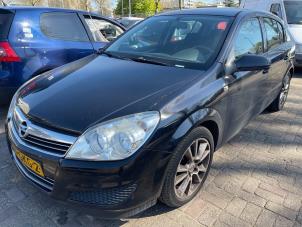Opel Astra H 1.7 CDTi 16V Samochód złomowany (2008, Czarny)