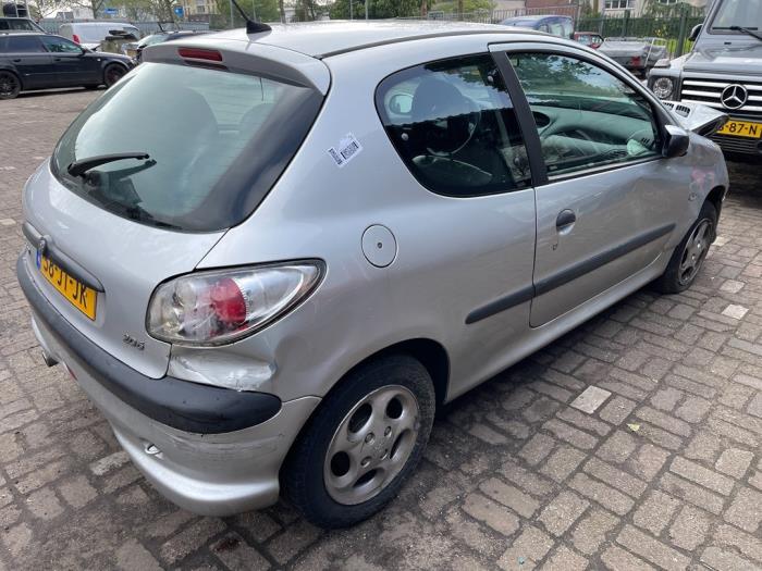 Peugeot 206 1.4 XR,XS,XT,Gentry Schrottauto (2003, Grau)
