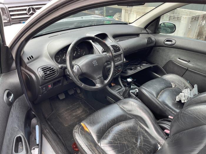 Peugeot 206 1.4 XR,XS,XT,Gentry Schrottauto (2003, Grau)