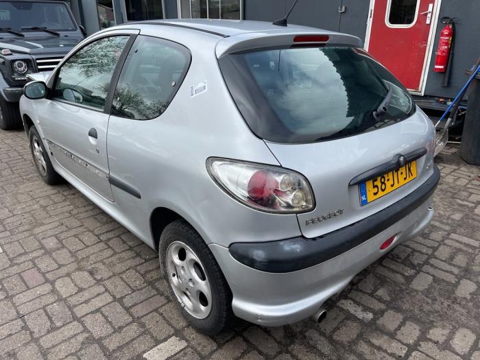 Peugeot 206 1.4 XR,XS,XT,Gentry Schrottauto (2003, Grau)