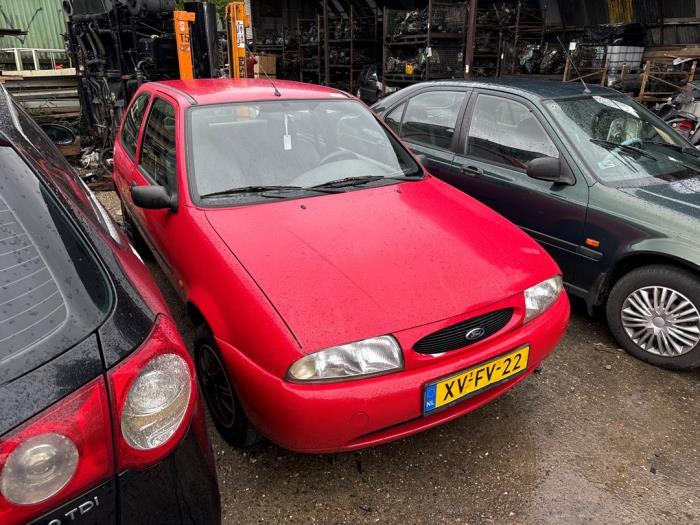 Ford Fiesta 4 1.3i Skrotfordon (1999, ROOD)