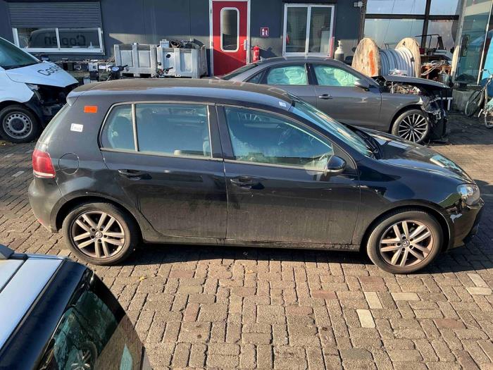 Volkswagen Golf VI 1.6 TDI 16V Skrotfordon (2009, ZWART)