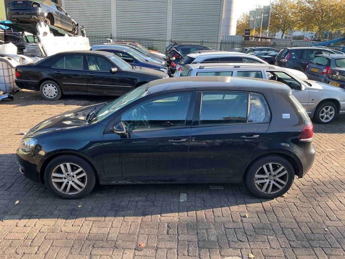 Volkswagen Golf VI 1.6 TDI 16V Skrotfordon (2009, ZWART)