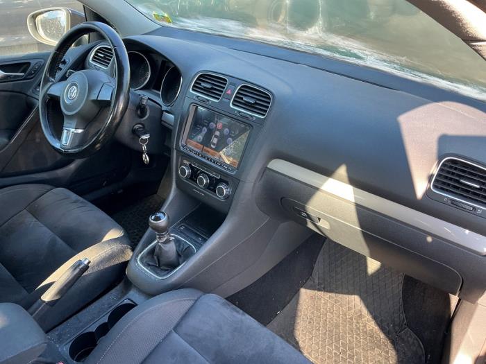Volkswagen Golf VI 1.6 TDI 16V Skrotfordon (2009, ZWART)
