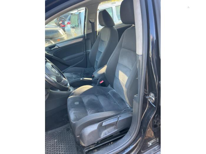 Volkswagen Golf VI 1.6 TDI 16V Skrotfordon (2009, ZWART)