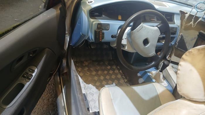 Honda Civic 1.5 DXi,LSi 16V Salvage vehicle (1995, White)