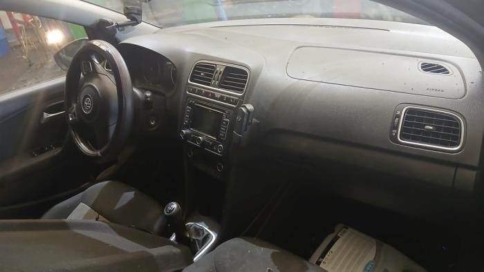 Volkswagen Polo V 1.2 TDI 12V BlueMotion Samochód złomowany (2012, Czarny)