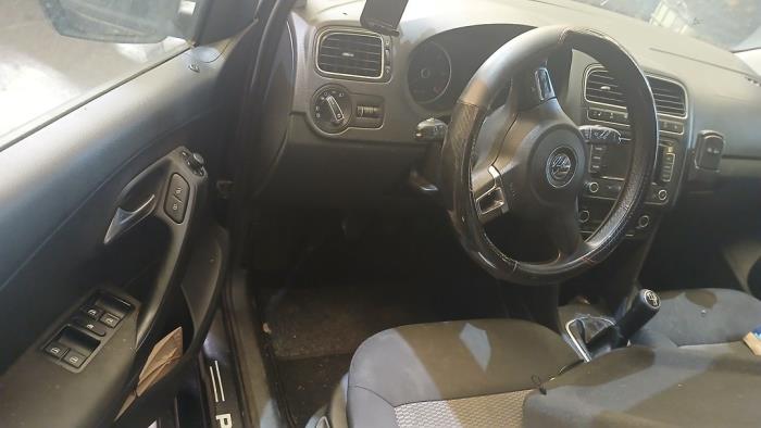 Volkswagen Polo V 1.2 TDI 12V BlueMotion Samochód złomowany (2012, Czarny)