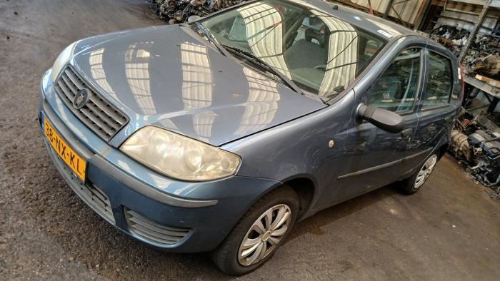 Fiat Punto II 1.2 60 S Samochód złomowany (2004, Niebieski)