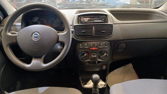 Fiat Punto II 1.2 60 S Samochód złomowany (2004, Niebieski)
