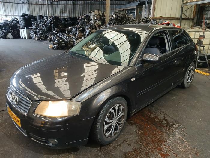 Audi A3 2.0 16V FSI Skrotfordon (2004, GRIJS)