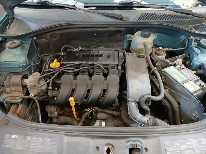 Renault Clio II 1.2 16V Schrottauto (2004, Blau)