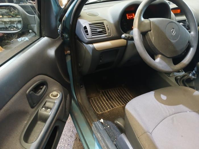 Renault Clio II 1.2 16V Schrottauto (2004, Blau)