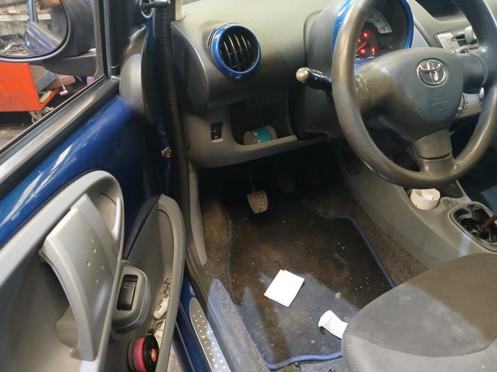 Toyota Aygo 1.0 12V VVT-i Schrottauto (2008, Blau)