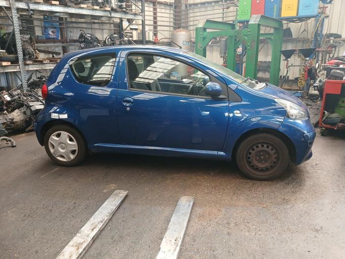 Toyota Aygo 1.0 12V VVT-i Schrottauto (2008, Blau)