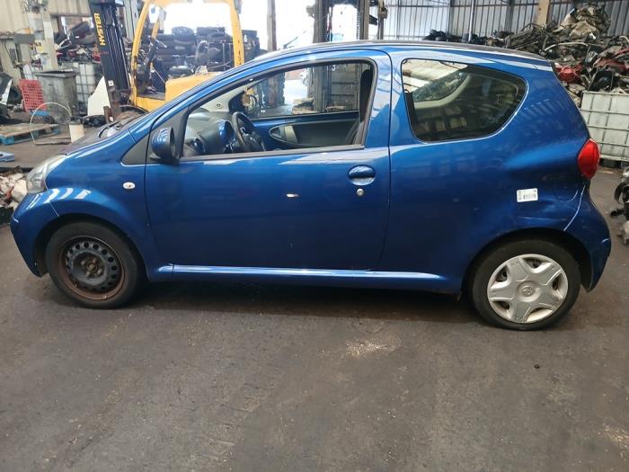 Toyota Aygo 1.0 12V VVT-i Schrottauto (2008, Blau)